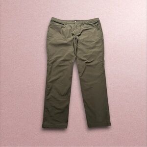 Lululemon performance pants men’s size 38 green
